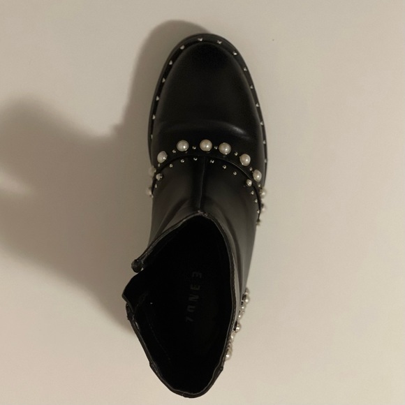 Faux leather boots with pearls - Picture 8 of 10